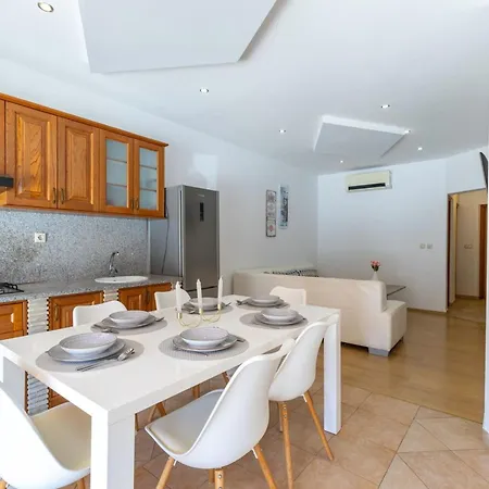 A M - Three Bedroom With Terrace A3 *